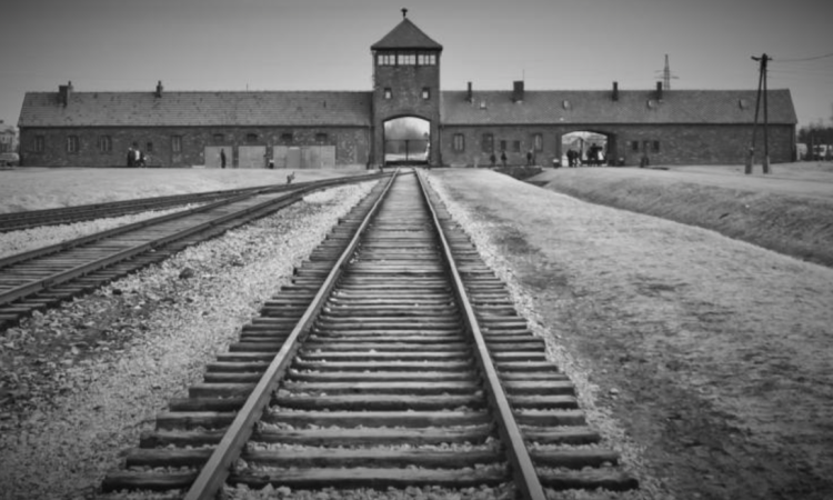 Gedenkstättenfahrt der Klasse 10b nach Auschwitz vom 17.12. – 20.12.2022